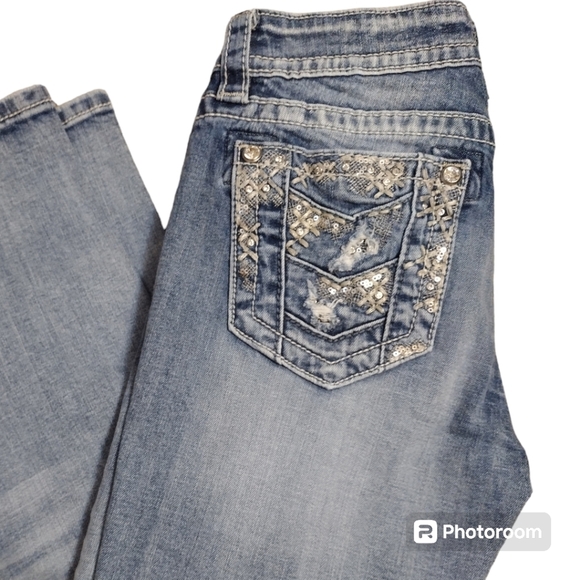 Miss Me Boyfriend Capris - Picture 7 of 7